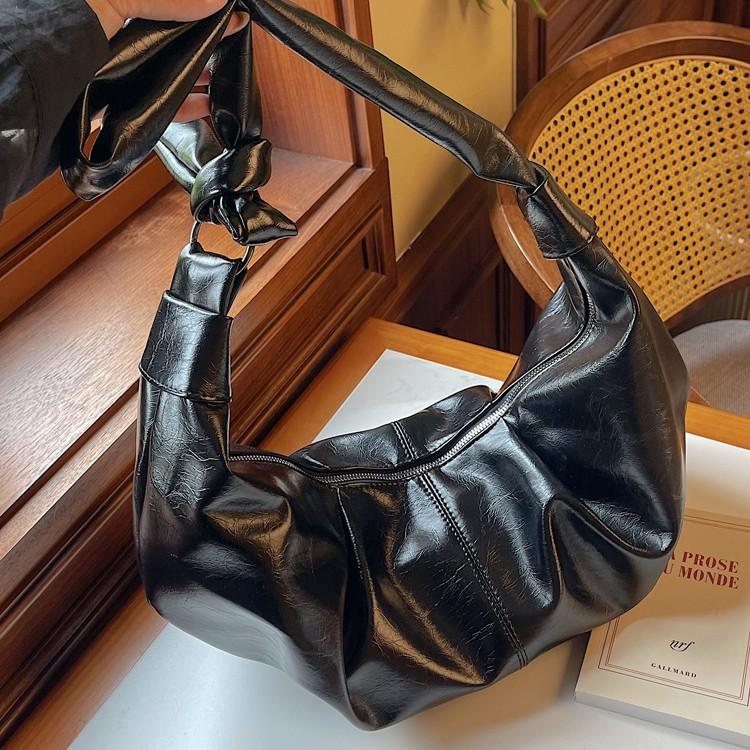 2025 autumn and winter new Korean armpit bag shoulder messenger bag large capacity retro soft leather pleated dumpling bag серебряный
2025 autumn and winter new Korean armpit bag shoulder messenger bag large capacity retro soft leather pleated dumpling bag серебряный