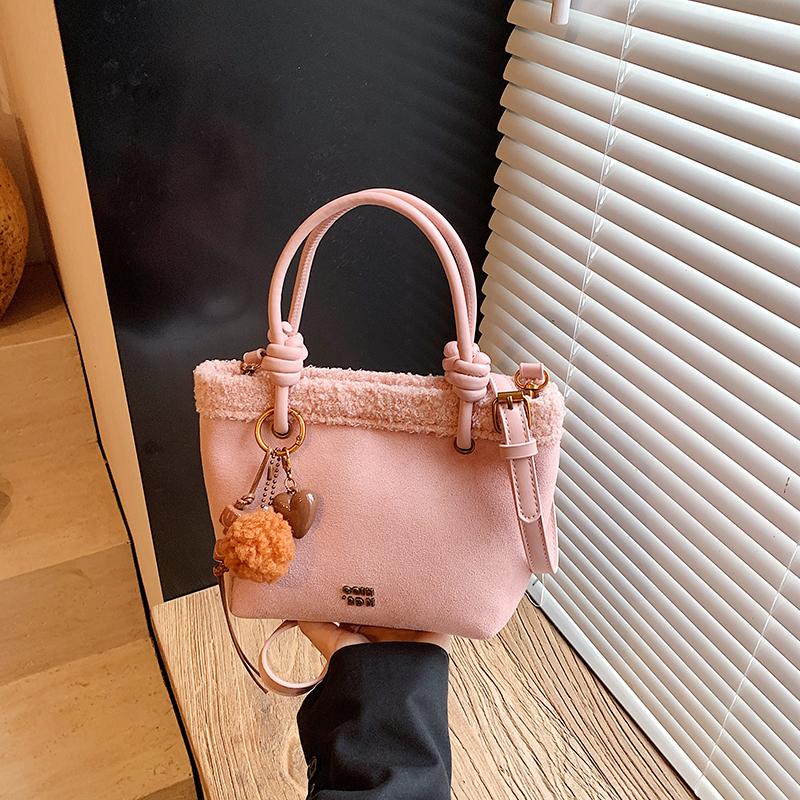 Women s Handbags Vintage Faux Suede Lamb Wool Splicing Small One Shoulder Bags Autumn Winter New Simple Daily Messenger Bag (20cm<Max Length<30cm) розовый
Women s Handbags Vintage Faux Suede Lamb Wool Splicing Small One Shoulder Bags Autumn Winter New Simple Daily Messenger Bag (20cm<Max Length<30cm) розовый