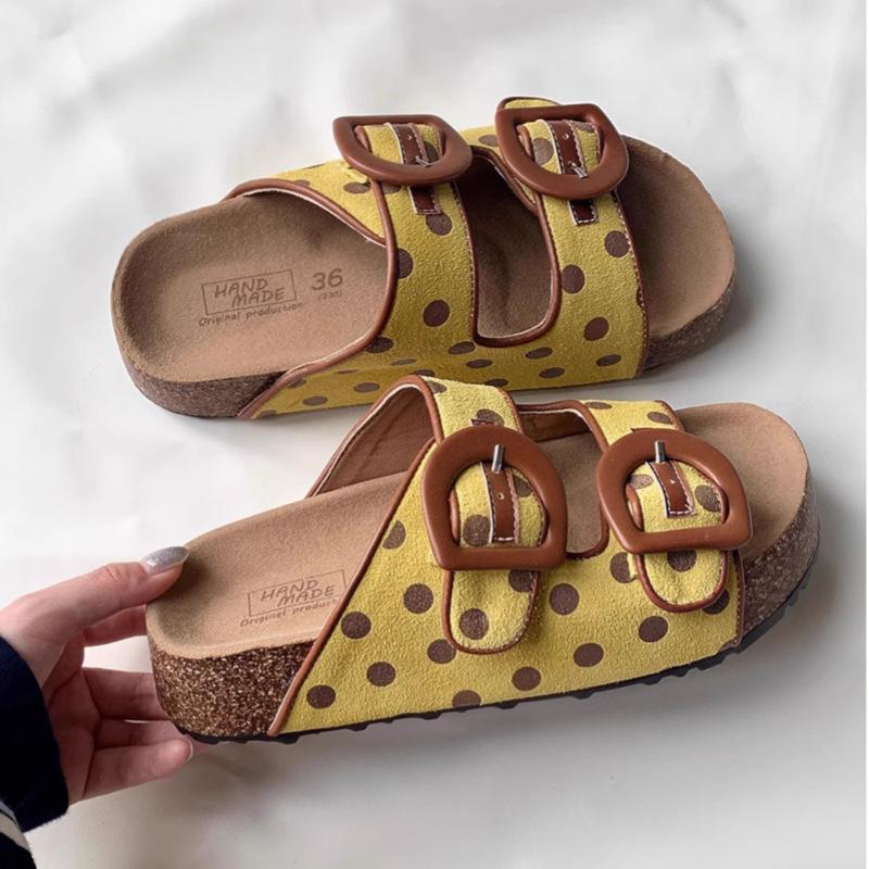 Suding s good thick-soled slippers for women s 2025 summer new thick-soled one-pedal versatile outer wear non-slip sandals 40
Suding s good thick-soled slippers for women s 2025 summer new thick-soled one-pedal versatile outer wear non-slip sandals 40