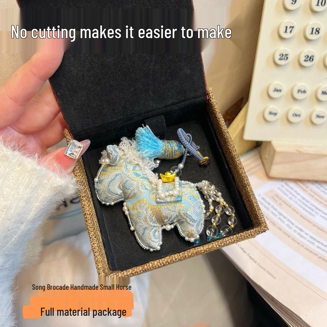 DIY Embroidery Kit: Song Brocade Horse Ornament - Gift for Girlfriend
DIY Embroidery Kit: Song Brocade Horse Ornament - Gift for Girlfriend