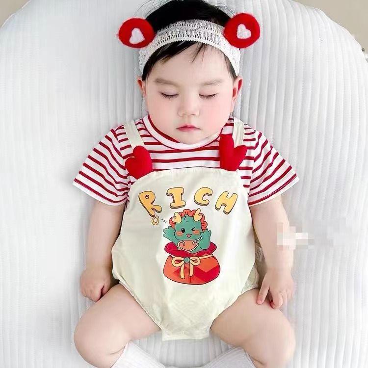 Newborn Summer Short Sleeve Romper with Fake Suspenders - Triangle Bodysuit for Crawling Babies 73 cm
Newborn Summer Short Sleeve Romper with Fake Suspenders - Triangle Bodysuit for Crawling Babies 73 cm