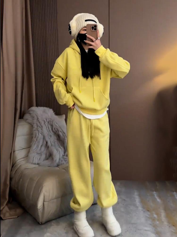2026 Spring Women s Stylish Yellow Casual Sports Suit: Age-Reducing Jacket & Wide-Leg Pants Two-Piece Set M
2026 Spring Women s Stylish Yellow Casual Sports Suit: Age-Reducing Jacket & Wide-Leg Pants Two-Piece Set M
