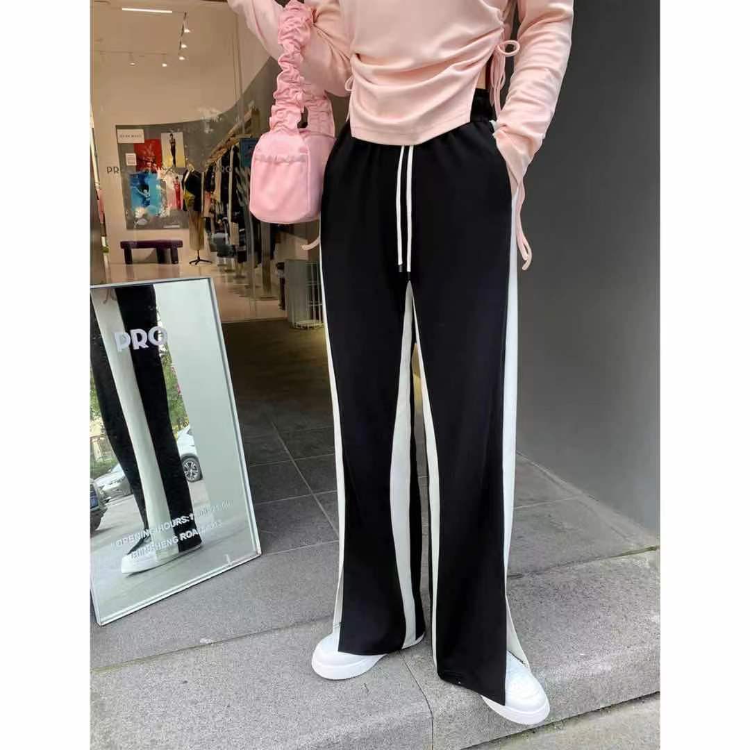 Новые корейские свободные повседневные брюки с контрастным черно-белым узором, с высокой талией, с разрезом, тонкие, широкие, спортивные брюки, женские XL чёрный
Новые корейские свободные повседневные брюки с контрастным черно-белым узором, с высокой талией, с разрезом, тонкие, широкие, спортивные брюки, женские XL чёрный