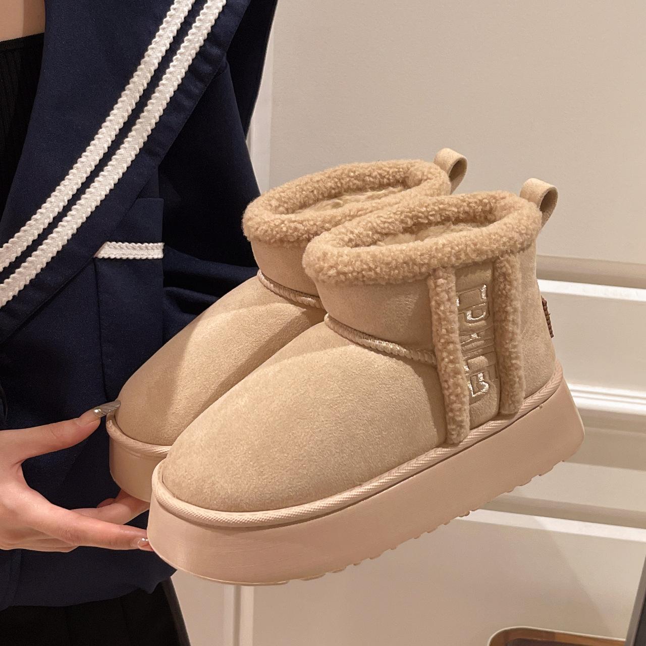 Флисовые зимние ботинки на толстой подошве, женские зимние короткие ботинки 2024 года, теплые хлопковые ботинки северо-востока большого размера, утолщенные короткие ботинки 36
Флисовые зимние ботинки на толстой подошве, женские зимние короткие ботинки 2024 года, теплые хлопковые ботинки северо-востока большого размера, утолщенные короткие ботинки 36