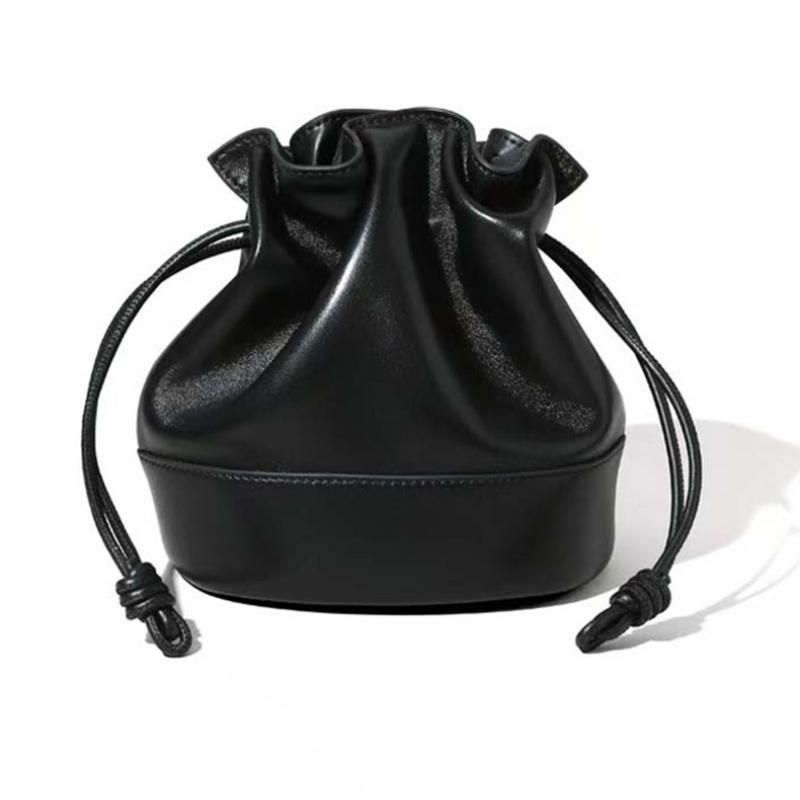 2025 Women s Sheepskin Drawstring Cloud Bag Fashion Genuine Leather Bucket Bag Underarm Bag High Quality Shoulder Crossbody Bags чёрный
2025 Women s Sheepskin Drawstring Cloud Bag Fashion Genuine Leather Bucket Bag Underarm Bag High Quality Shoulder Crossbody Bags чёрный