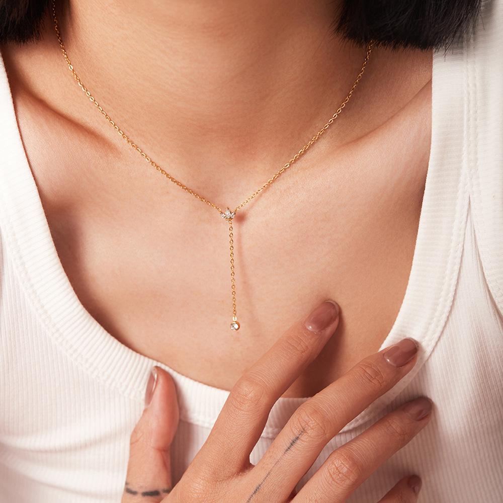 Women s French Style Titanium Steel Crown Pendant Necklace - 18K Gold with White Zircon
Women s French Style Titanium Steel Crown Pendant Necklace - 18K Gold with White Zircon