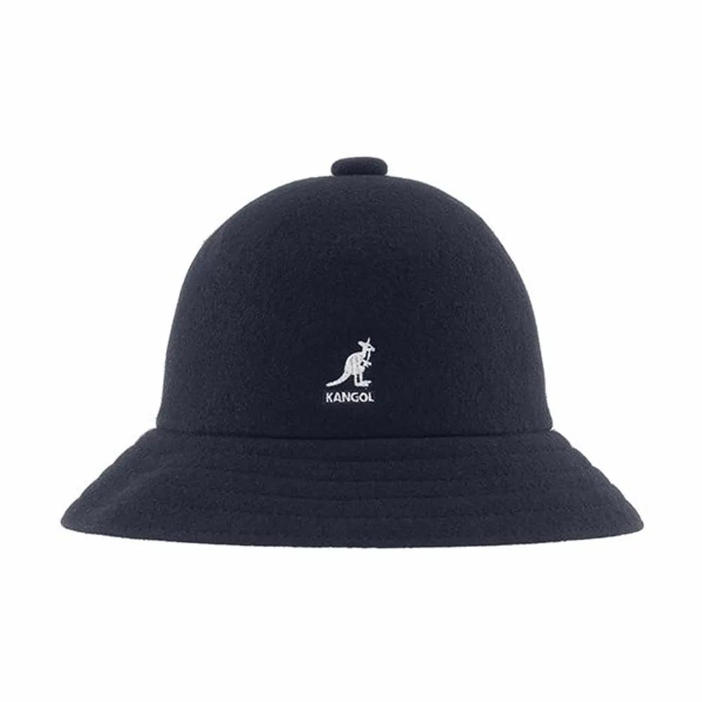 KANGOL K3451 DK BLUE Casual Wool Bucket Hat K3451 DK BLUE (S)
KANGOL K3451 DK BLUE Casual Wool Bucket Hat K3451 DK BLUE (S)