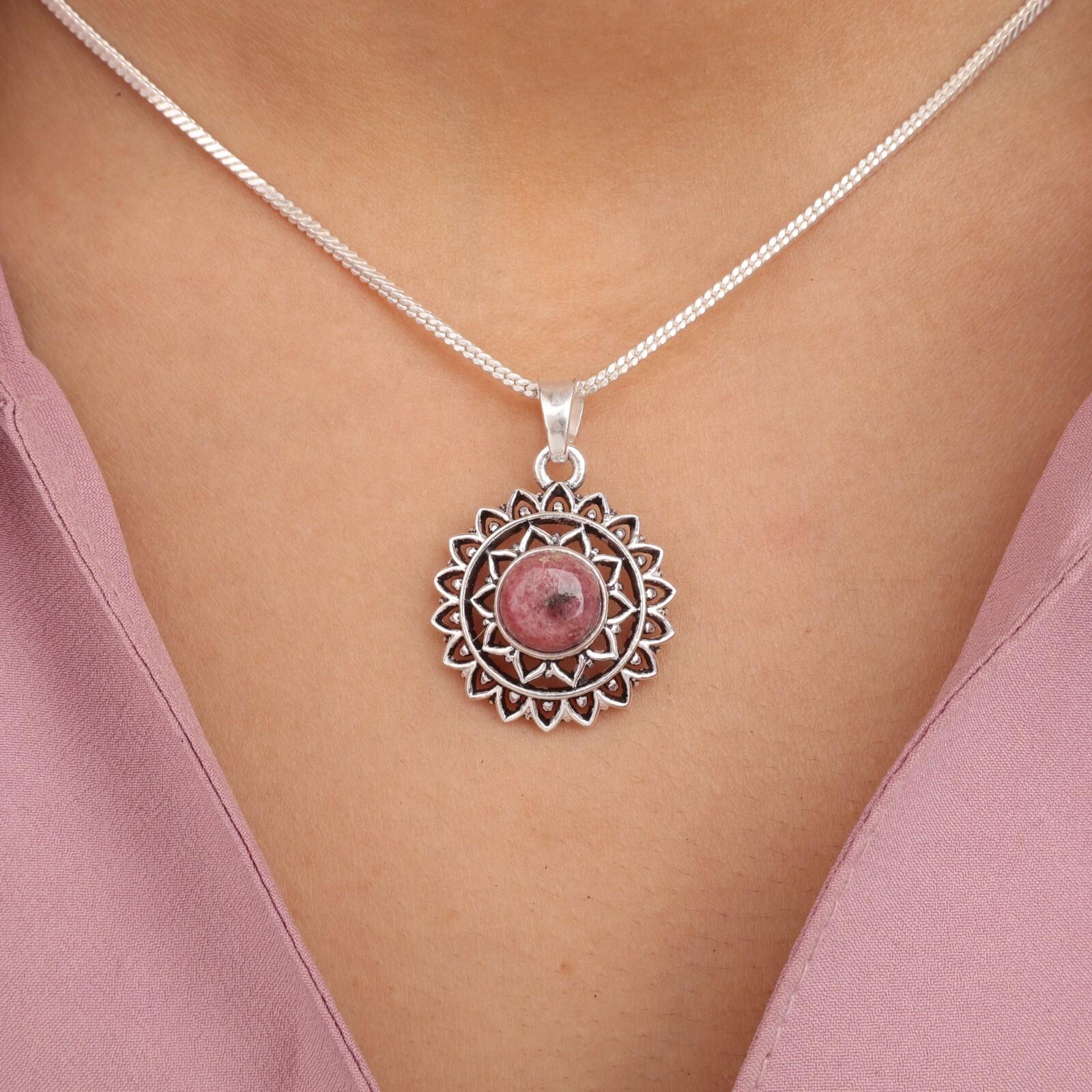 Black Rhodonite Gemstone 925 Sterling Silver Handcrafted Flower Pendant 1.14 CP-30-27
Black Rhodonite Gemstone 925 Sterling Silver Handcrafted Flower Pendant 1.14 CP-30-27
