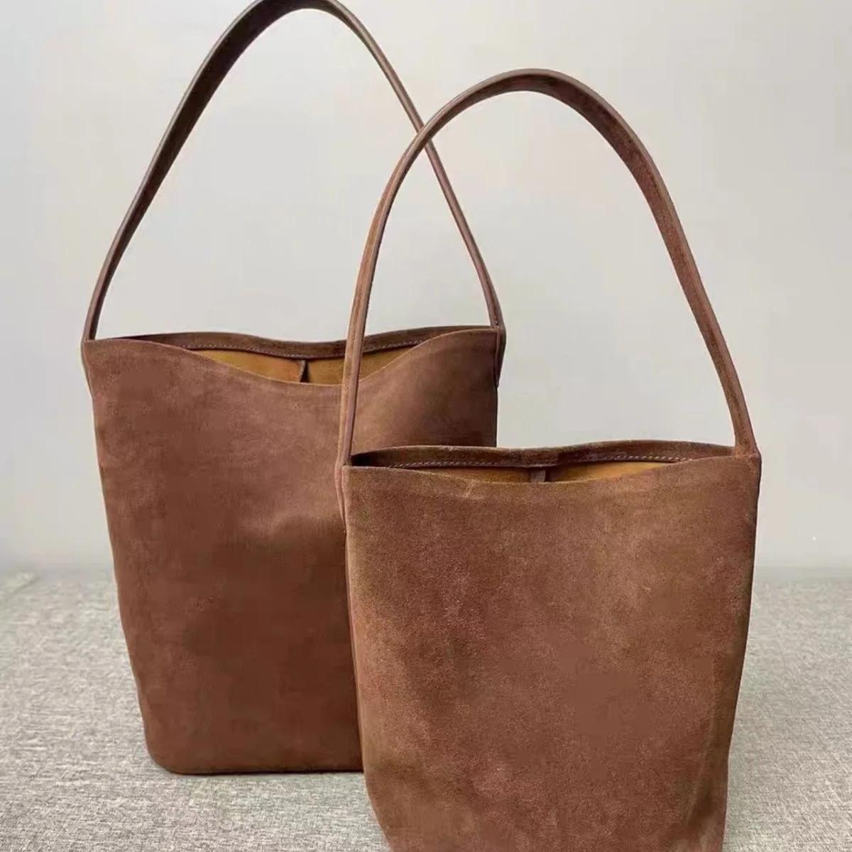 Fashion Faux Suede Bucket Bag Luxury Designer Shoulder Bag Winter Large Women s Handbag Soft Shopper Tote Purses Ladies Clutch 30x26x13cm
Fashion Faux Suede Bucket Bag Luxury Designer Shoulder Bag Winter Large Women s Handbag Soft Shopper Tote Purses Ladies Clutch 30x26x13cm