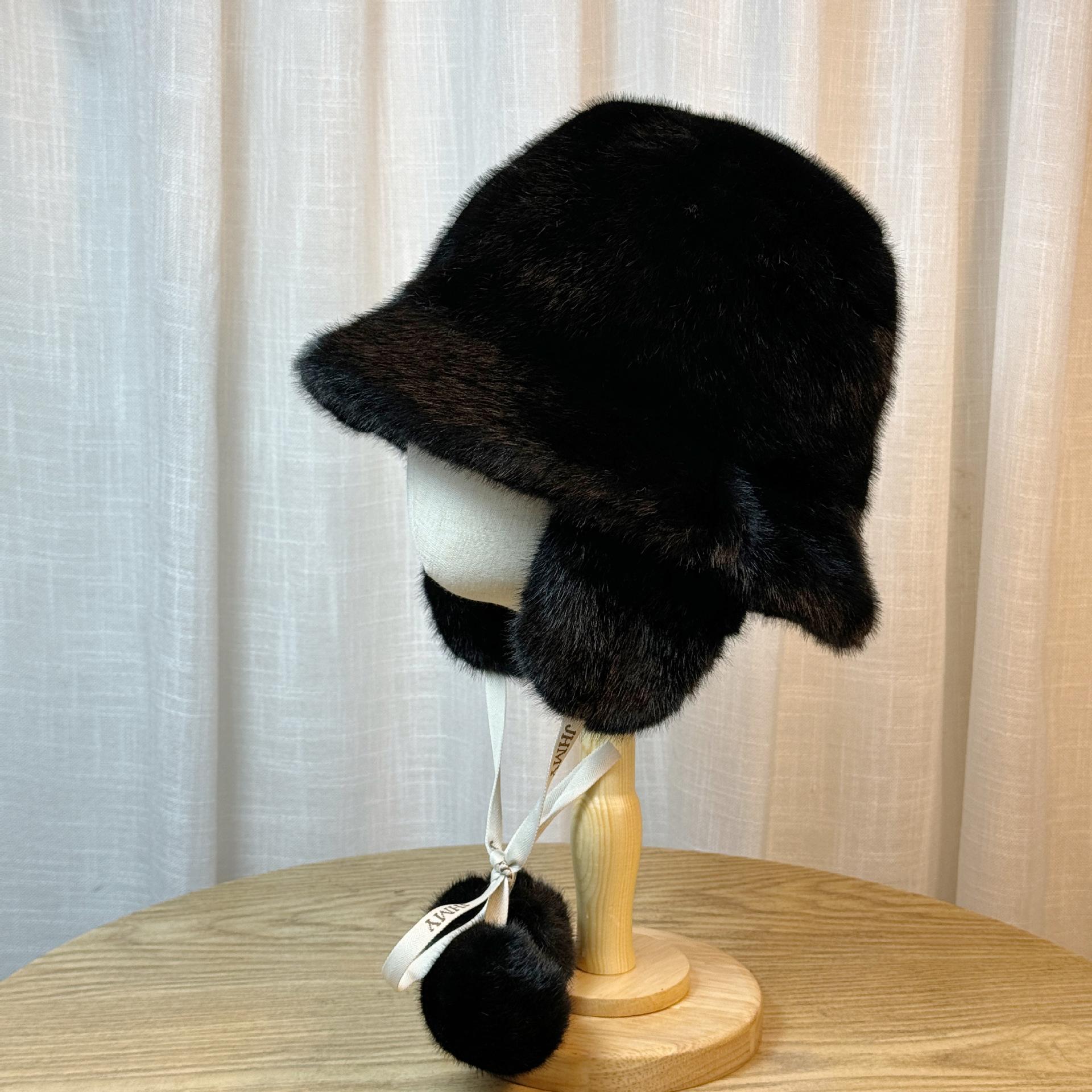 Женская зимняя плюшевая шляпа-рыбачка с завязками-помпонами, новая, подчеркивающая лицо, с защитой ушей, утолщенная, непродуваемая и теплая шляпа one size
Женская зимняя плюшевая шляпа-рыбачка с завязками-помпонами, новая, подчеркивающая лицо, с защитой ушей, утолщенная, непродуваемая и теплая шляпа one size