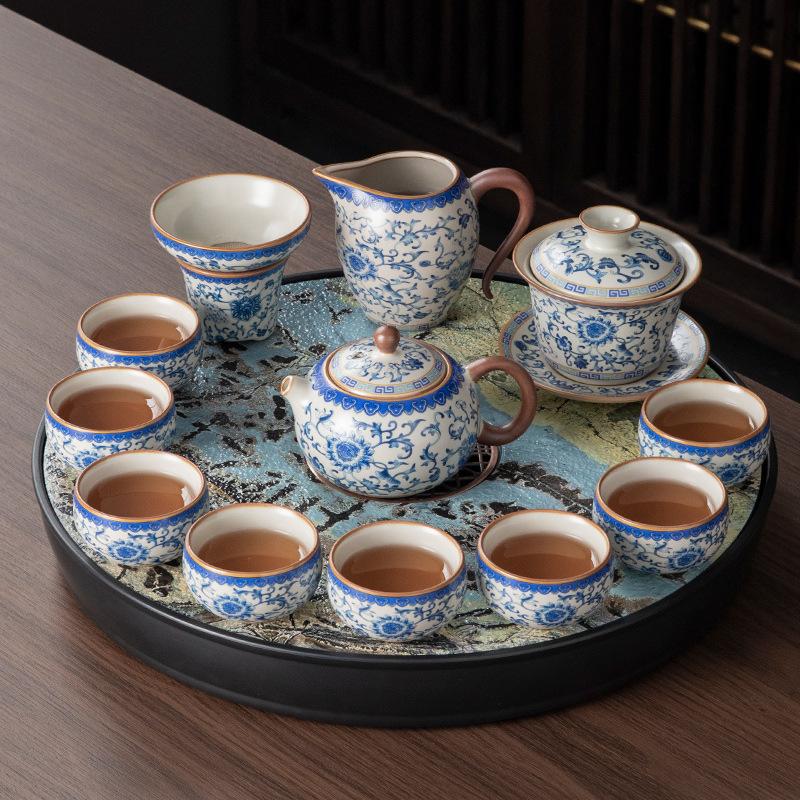Small-sized household Ru kiln ceramic Kung Fu tea set, a complete set of tea-making special teapot, tea cup, tea tray set
Small-sized household Ru kiln ceramic Kung Fu tea set, a complete set of tea-making special teapot, tea cup, tea tray set