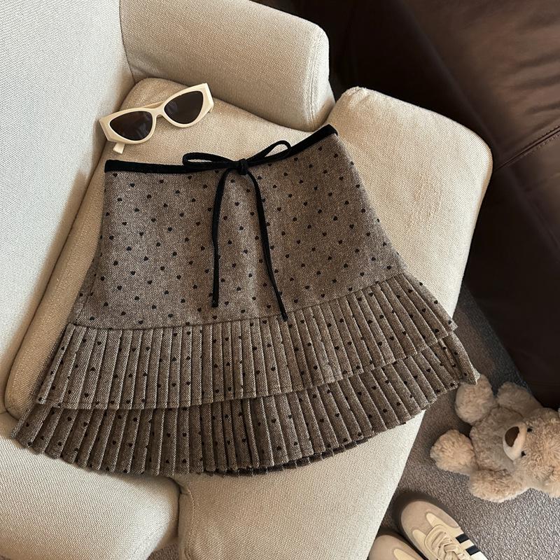 Korean Style Grey Polka Dot High Waist Pleated Mini Skirt with Bow S (37.5-45 kg)
Korean Style Grey Polka Dot High Waist Pleated Mini Skirt with Bow S (37.5-45 kg)