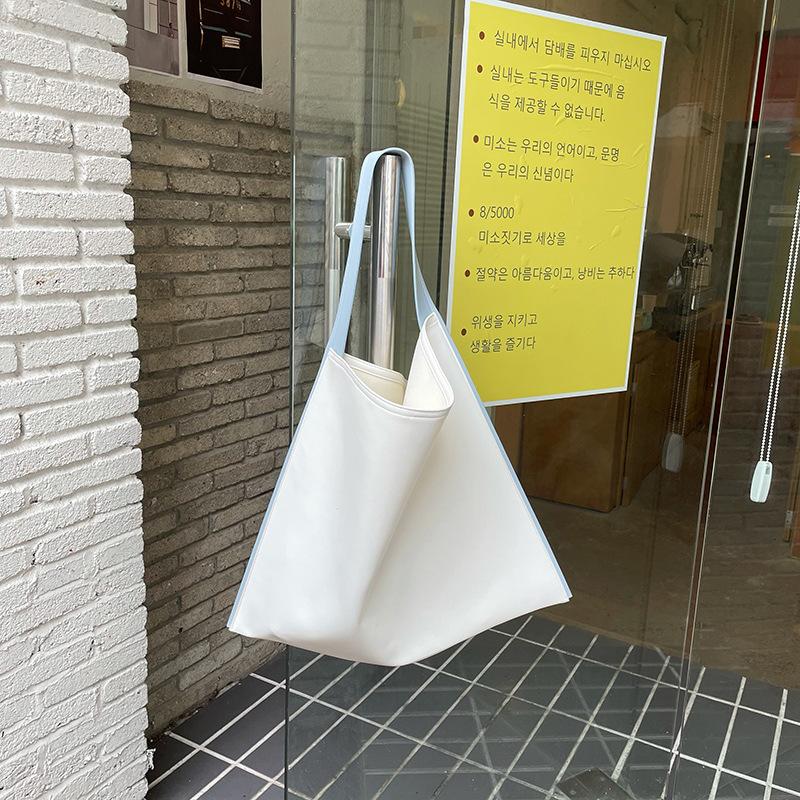 Original Minimalist Large Bag Green Shoulder Bag Summer Large Capacity Niche Contrast Wide Shoulder Strap Square Tote Bag for Women
Original Minimalist Large Bag Green Shoulder Bag Summer Large Capacity Niche Contrast Wide Shoulder Strap Square Tote Bag for Women