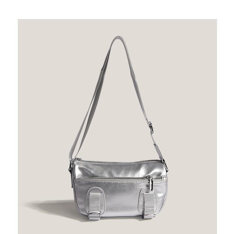 Women s Chest Bag 2025 New Fashionable Casual Niche Motorcycle High-quality One-shoulder Crossbody Mailman Saddle
Women s Chest Bag 2025 New Fashionable Casual Niche Motorcycle High-quality One-shoulder Crossbody Mailman Saddle