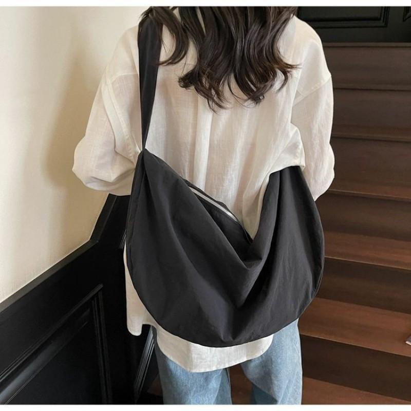 Lightweight Simple Cross-body Bag Women With Large Capacity Commuting Sports Shoulder Casual All-matching Mailman Women s Travel 56x10x33 чорний
Lightweight Simple Cross-body Bag Women With Large Capacity Commuting Sports Shoulder Casual All-matching Mailman Women s Travel 56x10x33 чорний
