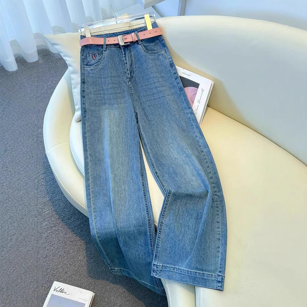 Women s Light-Colored Retro Loose Wide-Leg Jeans, Floor-Length, Spring/Summer 2025 Trend. 27/M recommended for 95-105 jin
Women s Light-Colored Retro Loose Wide-Leg Jeans, Floor-Length, Spring/Summer 2025 Trend. 27/M recommended for 95-105 jin