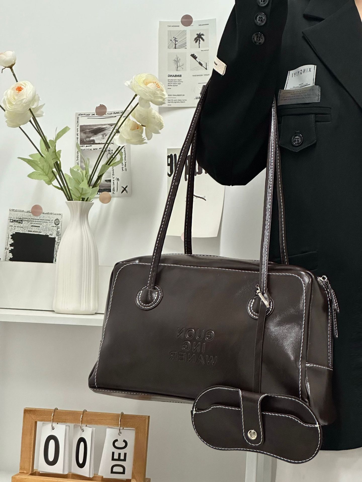 Модная универсальная ретро плечевая сумка большой вместимости 2025 новая осенне-зимняя дорожная плечевая портативная сумка-бостон коричневый
Модная универсальная ретро плечевая сумка большой вместимости 2025 новая осенне-зимняя дорожная плечевая портативная сумка-бостон коричневый