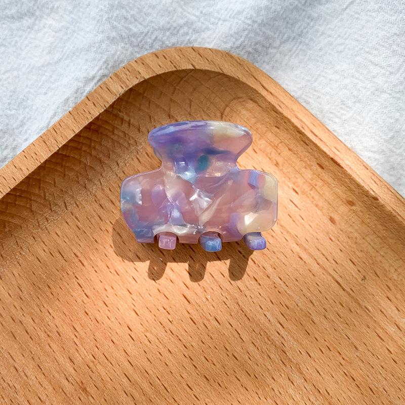 Korean Geometric Acetate Hair Claw Clip – Fresh, Simple, Small Hair Accessory Recommended by Shop Owner
Korean Geometric Acetate Hair Claw Clip – Fresh, Simple, Small Hair Accessory Recommended by Shop Owner