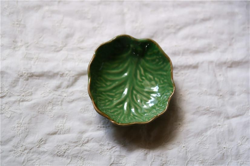 Leaf Ceramic Plate: Versatile for Snacks, Salads, Desserts, and Dining Table Decor
Leaf Ceramic Plate: Versatile for Snacks, Salads, Desserts, and Dining Table Decor