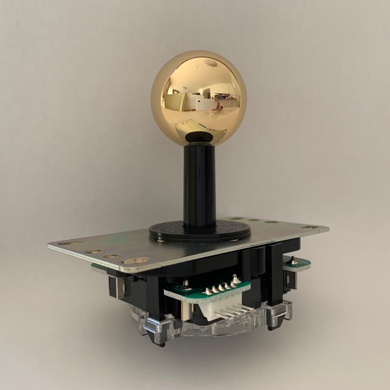 Sanwa Denshi Board Type Joystick Lever Gold Flat Iron Plate with Shaft Cover JLX-TP-8YT-SK-AU золотий
Sanwa Denshi Board Type Joystick Lever Gold Flat Iron Plate with Shaft Cover JLX-TP-8YT-SK-AU золотий