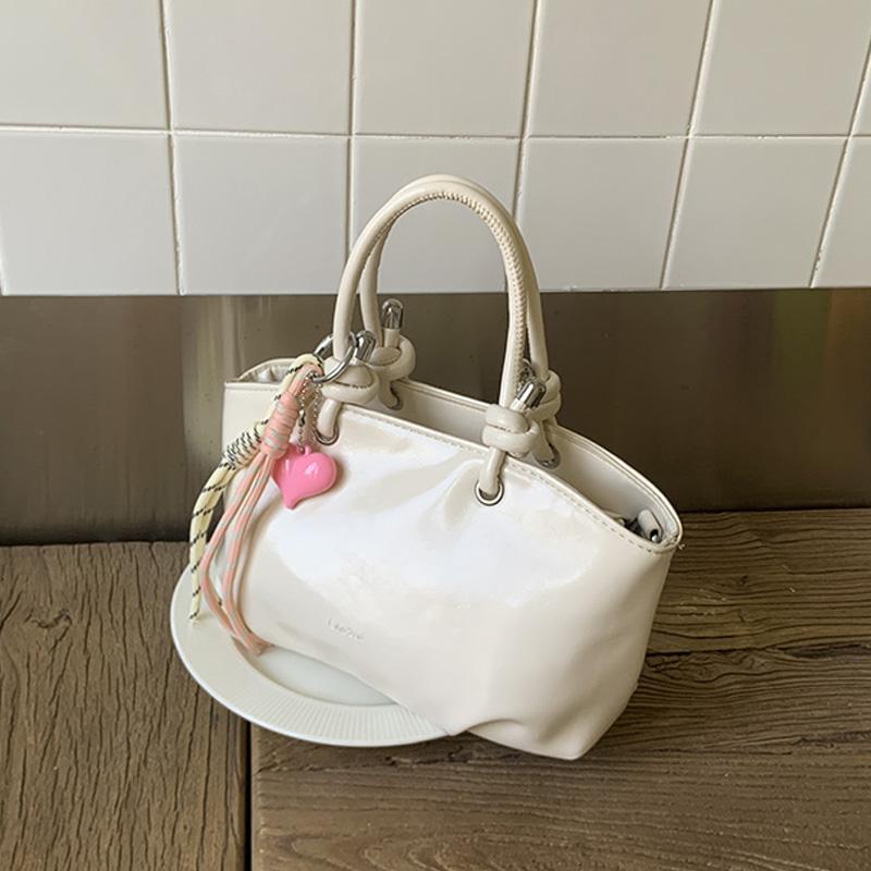Chic Heart Pendant Handbags for Women Summer Simple Soft Leather Small Bags French Fashi Single Shoulder Crossbody Bags Mini(Max Length<20cm) белый
Chic Heart Pendant Handbags for Women Summer Simple Soft Leather Small Bags French Fashi Single Shoulder Crossbody Bags Mini(Max Length<20cm) белый