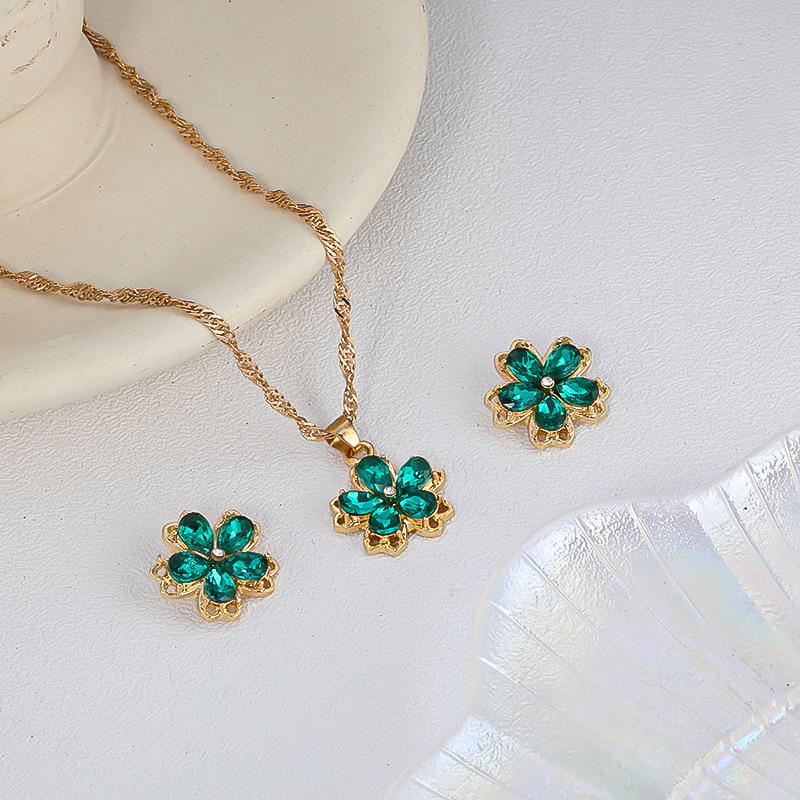 Korean Style Four-Leaf Clover Luxury Pendant Necklace & Earrings Set for Women - Elegant, High-End, Versatile Clavicle Chain.
Korean Style Four-Leaf Clover Luxury Pendant Necklace & Earrings Set for Women - Elegant, High-End, Versatile Clavicle Chain.