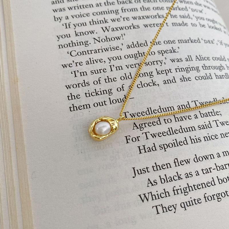 Broken Shell Design Pearl Pea Collarbone Necklace Minimalist Summer Pendant Trendy Choker
Broken Shell Design Pearl Pea Collarbone Necklace Minimalist Summer Pendant Trendy Choker