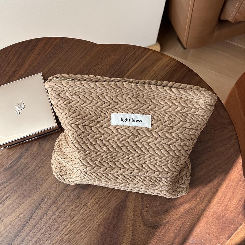 Personality Women Canvas Cosmetic Bags Handbag Portable Travel Makeup Coins Storage Pouch Ladies Small Organizer Zipper Bag коричневий
Personality Women Canvas Cosmetic Bags Handbag Portable Travel Makeup Coins Storage Pouch Ladies Small Organizer Zipper Bag коричневий