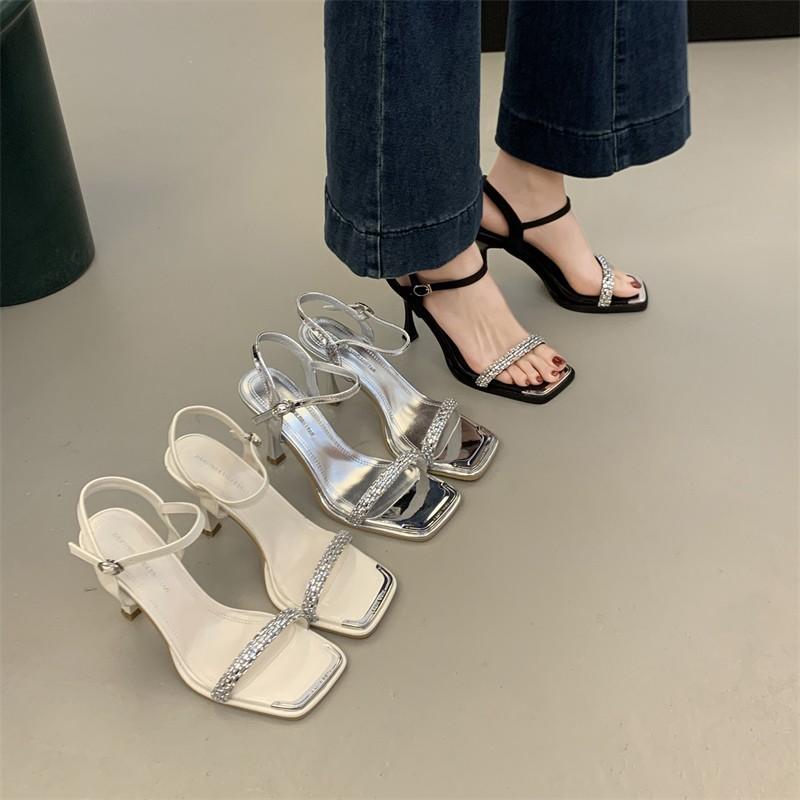 Spring and summer new niche high-end black rhinestone sandals women s thin heel square head word with cat heel high heels 34 чорний
Spring and summer new niche high-end black rhinestone sandals women s thin heel square head word with cat heel high heels 34 чорний