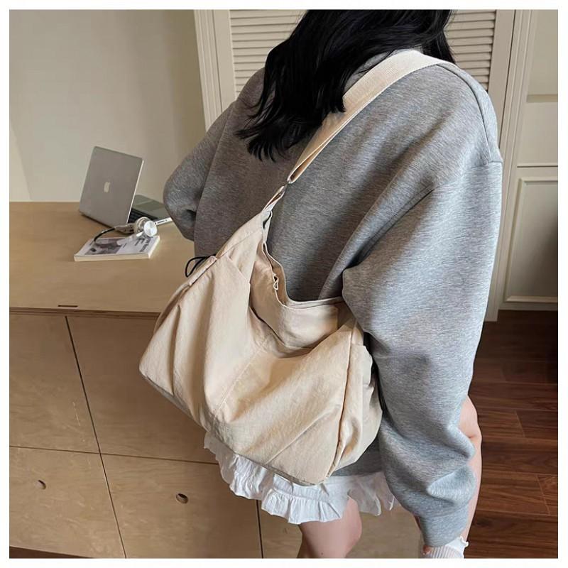 Student s Cross-body Bag Class Simple All-matching Waterproof Cloth Women s Casual Light Shoulder Trend 32x13x24 off білий колір
Student s Cross-body Bag Class Simple All-matching Waterproof Cloth Women s Casual Light Shoulder Trend 32x13x24 off білий колір