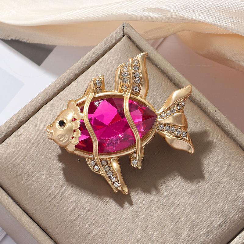 Elegant Simple Design Women Men Goldfish Crystal Delicate Badges Pin Fashion Sea Animal Lady Creative Brooch Accessories Gift WHITE
Elegant Simple Design Women Men Goldfish Crystal Delicate Badges Pin Fashion Sea Animal Lady Creative Brooch Accessories Gift WHITE