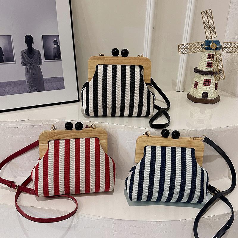 Striped Clutch Bag Fashionable and Exquisite Single-shoulder Crossbody Bag чорний
Striped Clutch Bag Fashionable and Exquisite Single-shoulder Crossbody Bag чорний