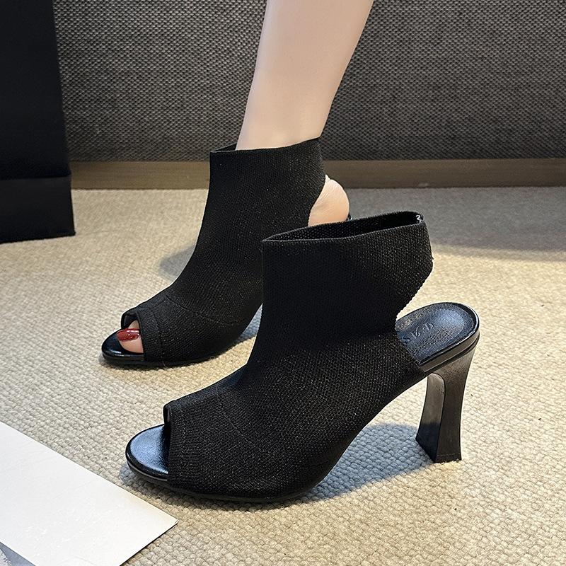 In the summer of 2025, the new fish mouth back space one-word foot cover open-toe fashion large-size women s high-heeled sandals 35 чорний
In the summer of 2025, the new fish mouth back space one-word foot cover open-toe fashion large-size women s high-heeled sandals 35 чорний