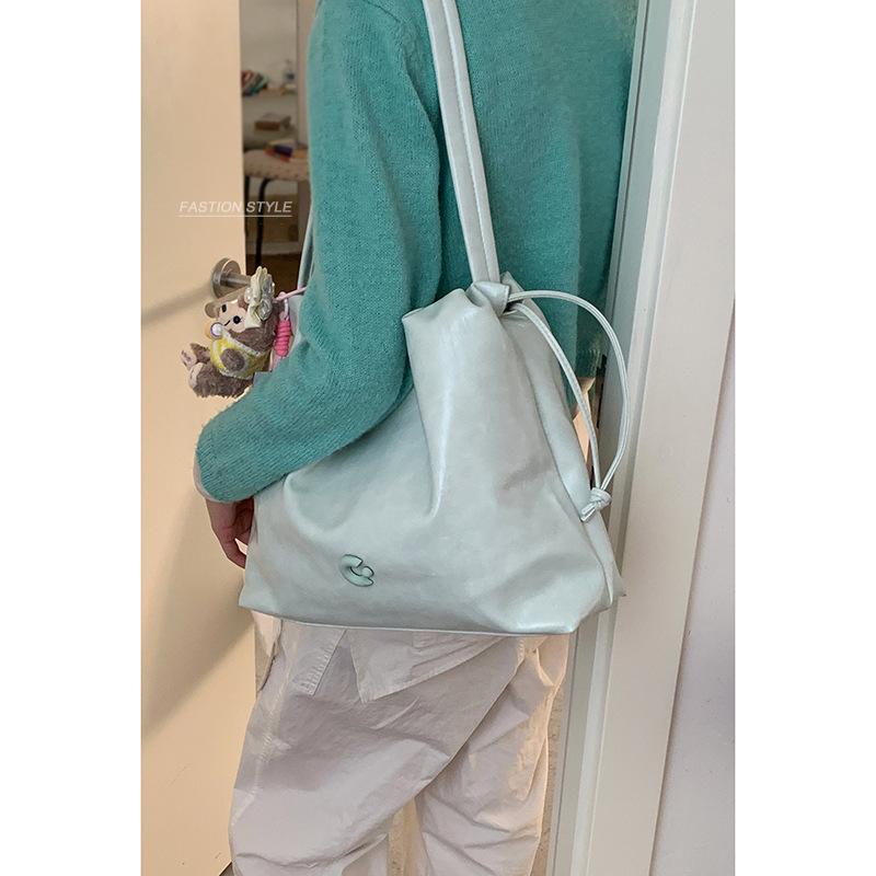 Casual large-capacity underarm bag women s backpack 2025 new simple tote bag versatile shoulder bag
Casual large-capacity underarm bag women s backpack 2025 new simple tote bag versatile shoulder bag