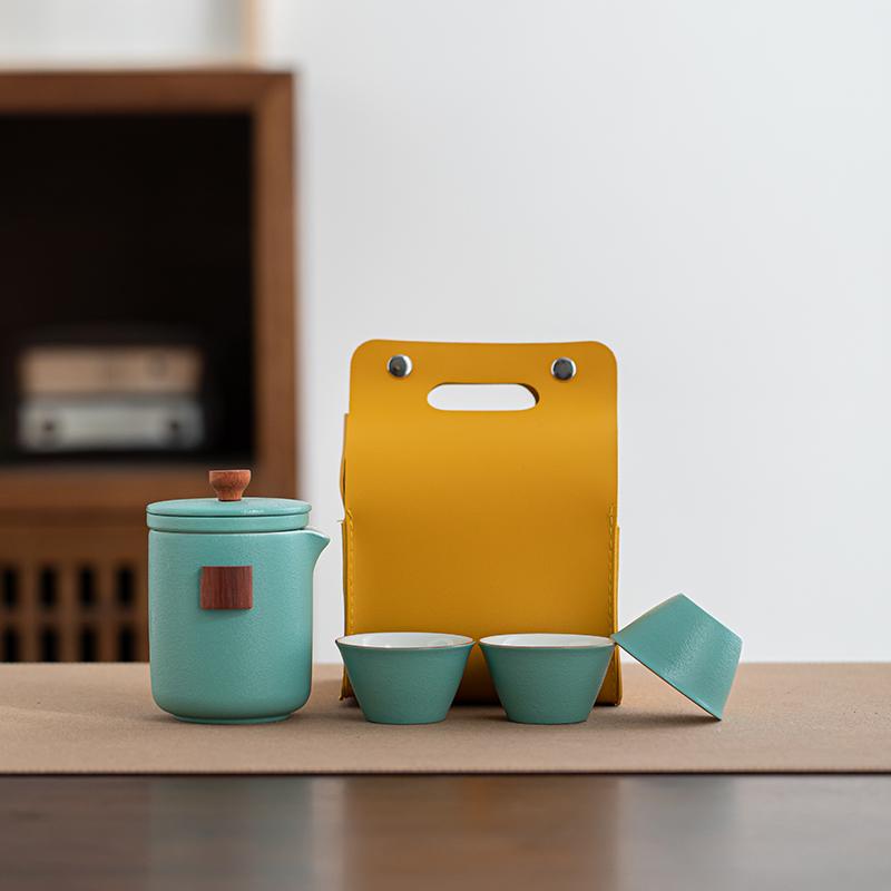 Портативный дорожный чайный набор для путешествий, креативный керамический чайник и чайная чашка, офисный чайный набор для кунг-фу, китайская чайная церемония, подарок другу
Портативный дорожный чайный набор для путешествий, креативный керамический чайник и чайная чашка, офисный чайный набор для кунг-фу, китайская чайная церемония, подарок другу