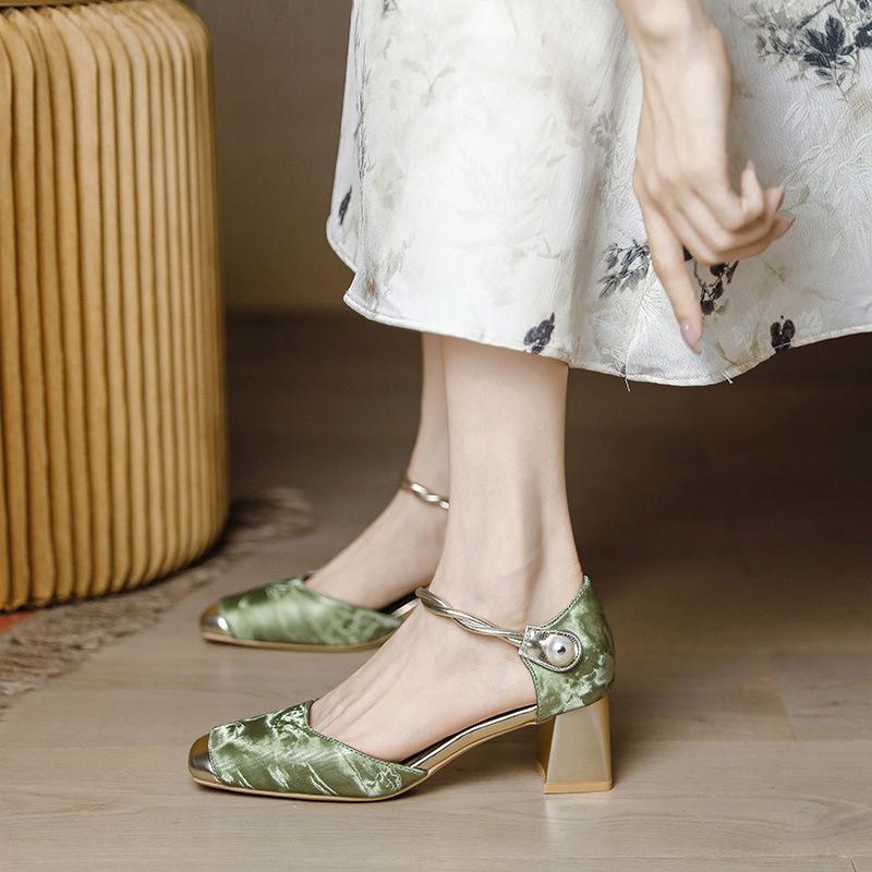 Retro square head high heels women s hollow 2025 summer new Chinese style cheongsam single shoes thick heel bag head sandals women 40 зелений
Retro square head high heels women s hollow 2025 summer new Chinese style cheongsam single shoes thick heel bag head sandals women 40 зелений