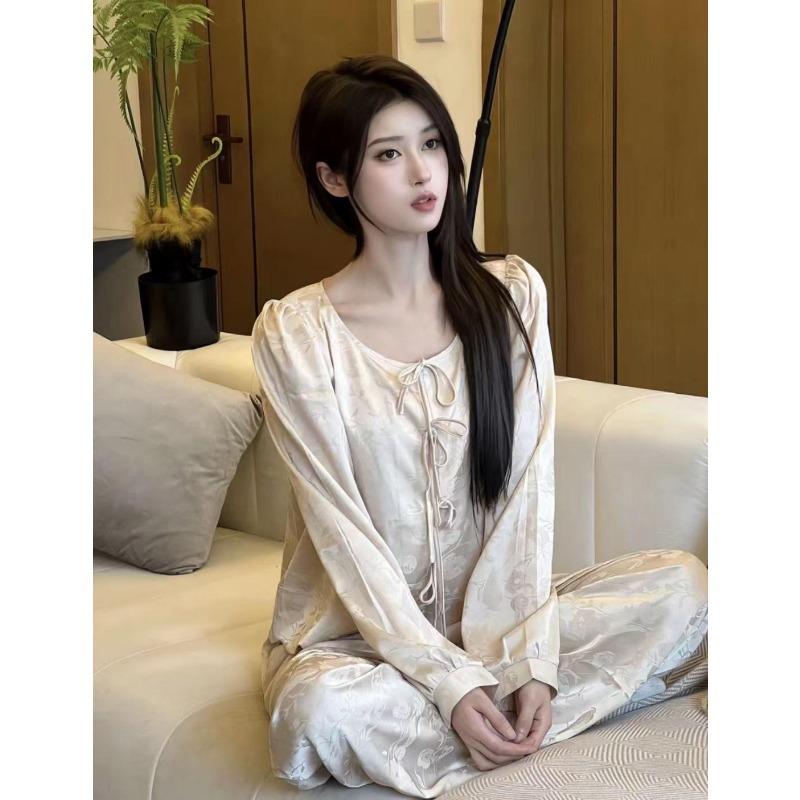 Pajamas women s ice silk thin new spring and autumn new Chinese high-end satin ice silk loungewear two-piece set XL
Pajamas women s ice silk thin new spring and autumn new Chinese high-end satin ice silk loungewear two-piece set XL
