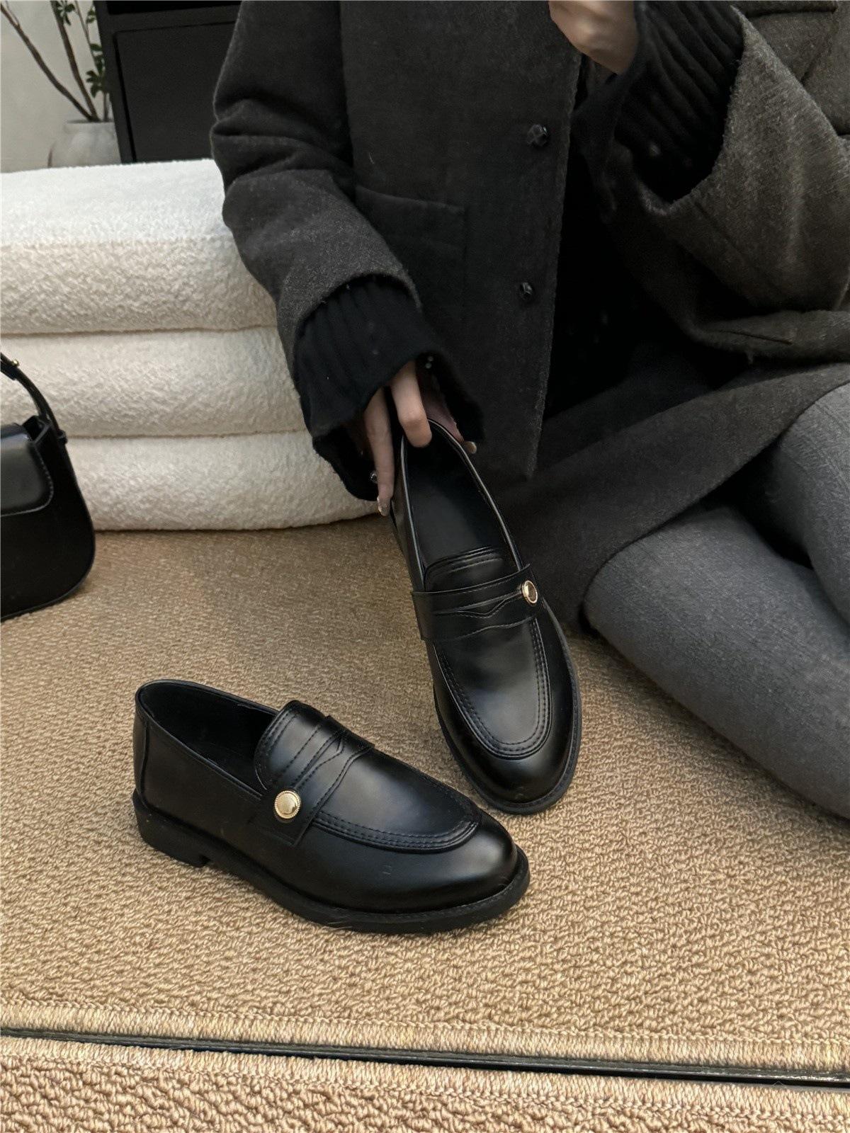 Маленькие кожаные туфли женские 2025 весна новые круглый носок ретро для работы на одной педали на толстом каблуке лоферы 39 матовый черный
Маленькие кожаные туфли женские 2025 весна новые круглый носок ретро для работы на одной педали на толстом каблуке лоферы 39 матовый черный