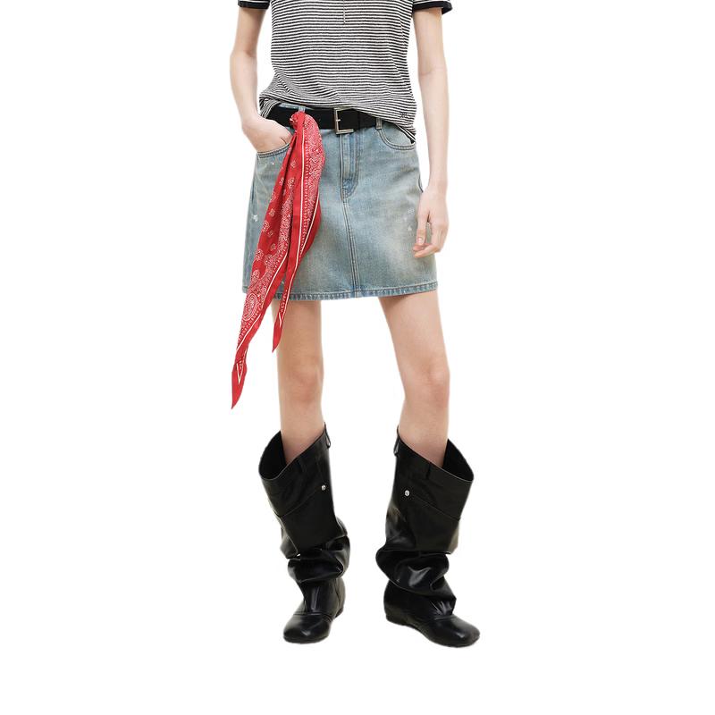 MO&Co. A-Line High-Waist Denim Skirt M
MO&Co. A-Line High-Waist Denim Skirt M