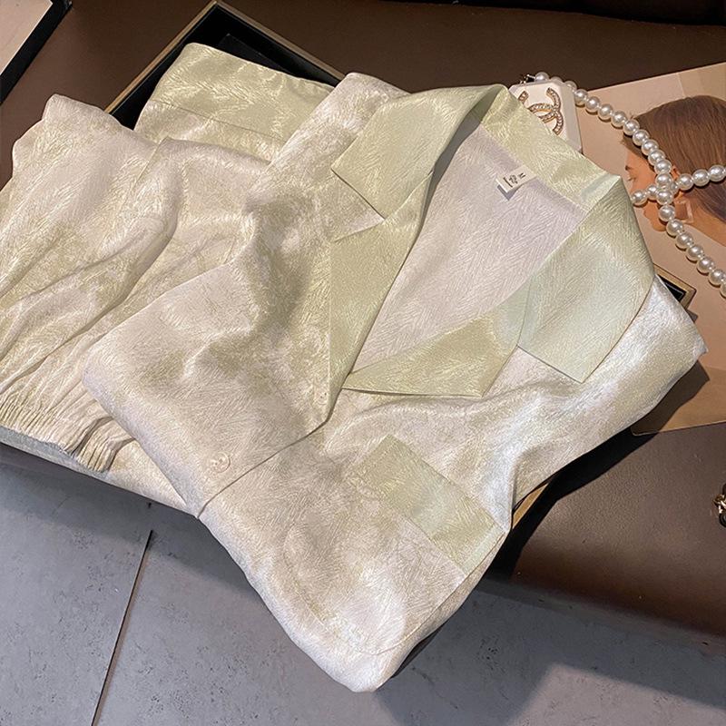 Кремовый пижамный комплект с пейзажем, нарисованным зелеными чернилами: Женский весенне-осенний комплект из ледяного шелка с длинным рукавом и брюками. M зелёный
Кремовый пижамный комплект с пейзажем, нарисованным зелеными чернилами: Женский весенне-осенний комплект из ледяного шелка с длинным рукавом и брюками. M зелёный