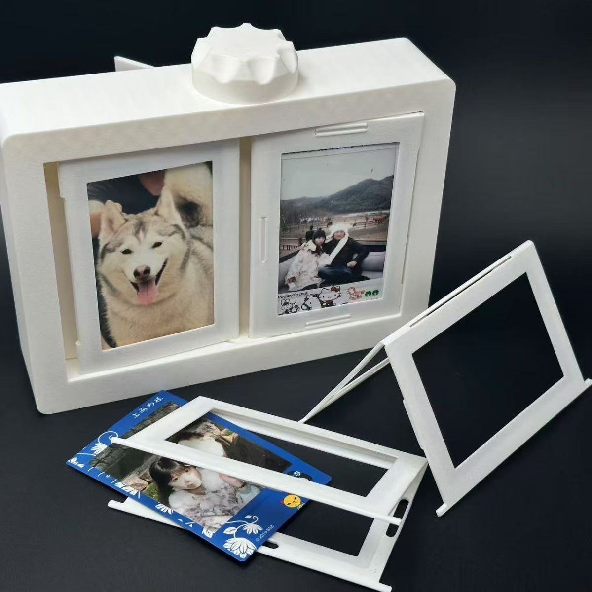 1PC rotating photo flip frame, 12-card holder, 360° photo flip box frame, high-definition glass stand for vertical placement on a desktop or tabletop белый
1PC rotating photo flip frame, 12-card holder, 360° photo flip box frame, high-definition glass stand for vertical placement on a desktop or tabletop белый