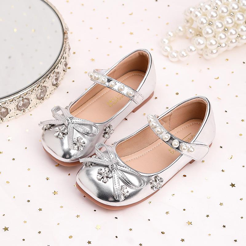 2026 New Girls Leather Shoes, Korean Style with Soft Sole and Bow, Perfect for Princess and Performance Wear. 28 срібний
2026 New Girls Leather Shoes, Korean Style with Soft Sole and Bow, Perfect for Princess and Performance Wear. 28 срібний