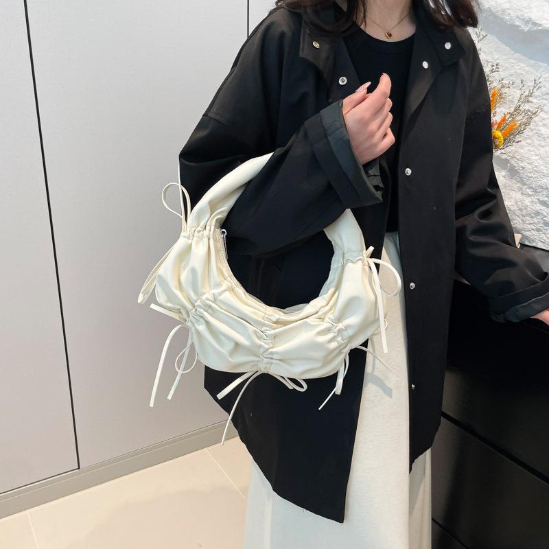 2025 new pleated bow design portable crescent bag, high-end fashion niche trendy shoulder armpit bag 38*7*14 чёрный
2025 new pleated bow design portable crescent bag, high-end fashion niche trendy shoulder armpit bag 38*7*14 чёрный