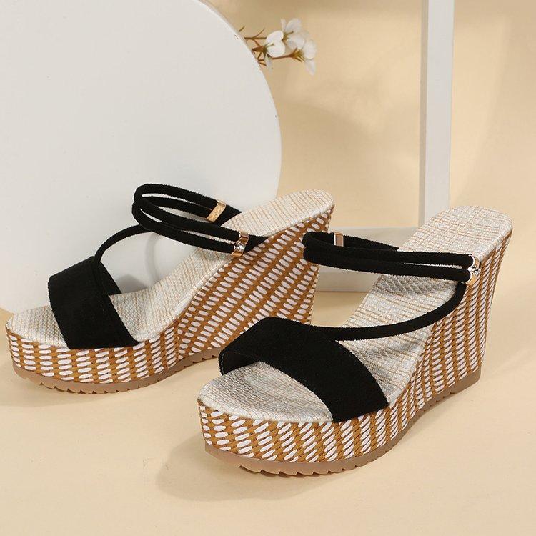 Europe and the United States summer new foreign trade sandals slope heel waterproof table platform platform sandals high heel muffin bottom two wear s 40 чёрный
Europe and the United States summer new foreign trade sandals slope heel waterproof table platform platform sandals high heel muffin bottom two wear s 40 чёрный