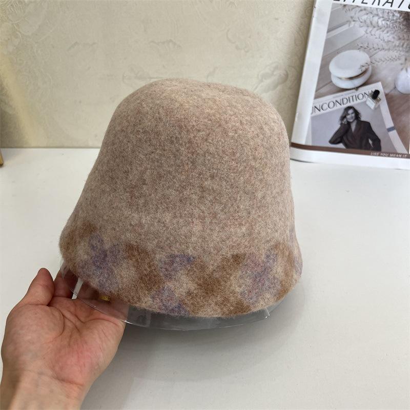 Wool hat female autumn and winter versatile bucket hat showing face small casual bucket hat warm bucket hat female M(56-58cm) темно-коричневого кольору
Wool hat female autumn and winter versatile bucket hat showing face small casual bucket hat warm bucket hat female M(56-58cm) темно-коричневого кольору