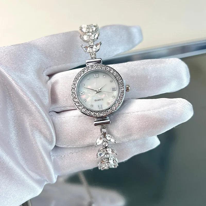 Watches for Women Reloj Mujer Mermaid Chain Light Luxury Diamond Bracelet Ladies Fashion Quartz Watches Montres Femmes
Watches for Women Reloj Mujer Mermaid Chain Light Luxury Diamond Bracelet Ladies Fashion Quartz Watches Montres Femmes