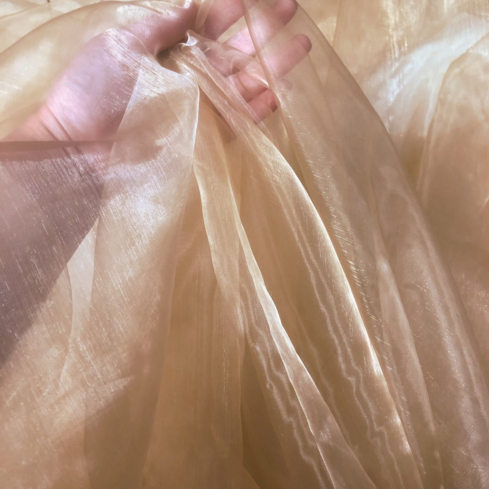 Transparent soft solid-colored lightweight net fabric suitable for wedding dresses formal gowns and designer clothing fabrics 1.5M&1M
Transparent soft solid-colored lightweight net fabric suitable for wedding dresses formal gowns and designer clothing fabrics 1.5M&1M