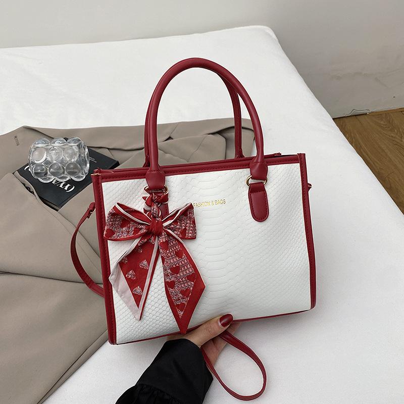 Silk scarf new trendy commuting simple color matching women s texture casual shoulder crossbody portable small square bag червоний
Silk scarf new trendy commuting simple color matching women s texture casual shoulder crossbody portable small square bag червоний