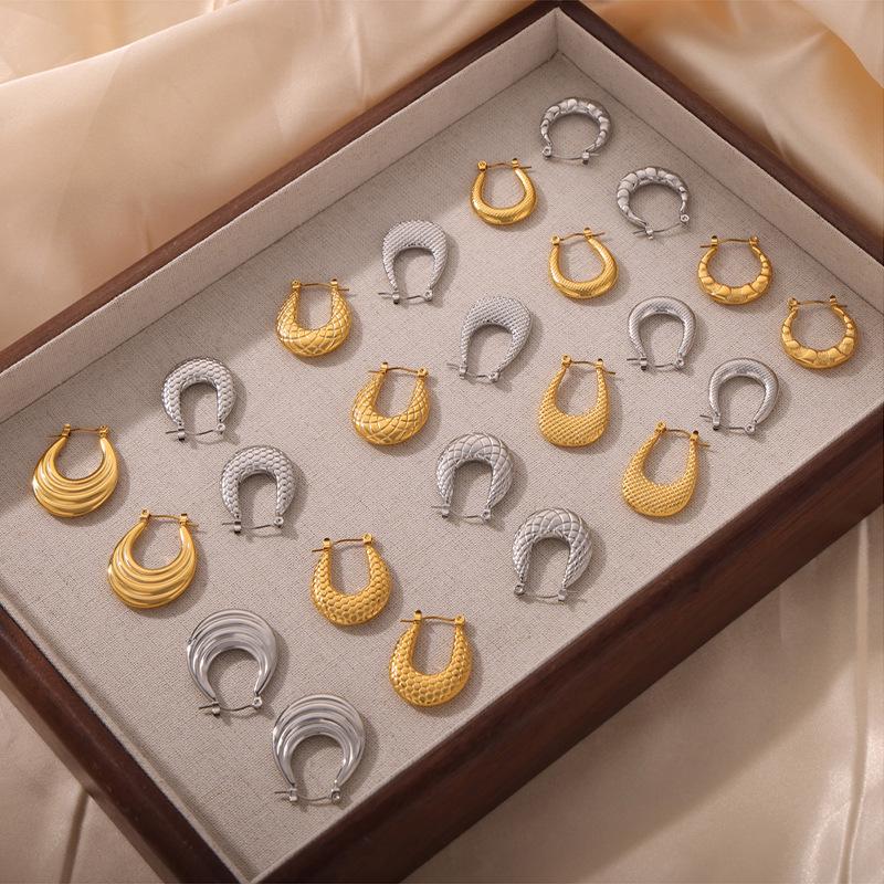 French Minimalist Geometric Titanium Steel Ear Cuffs: Unique Texture, U-Shaped Design, Casual Style Jewelry.
French Minimalist Geometric Titanium Steel Ear Cuffs: Unique Texture, U-Shaped Design, Casual Style Jewelry.