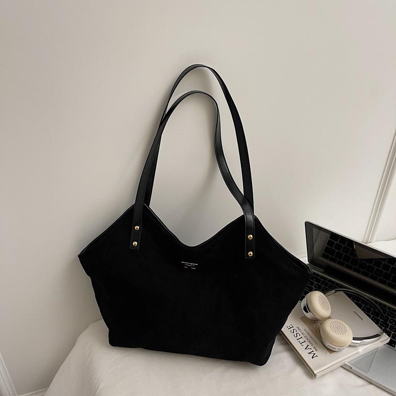 Winter new shopping bag style fashionable versatile tote bag single shoulder portable large capacity underarm women s bag
Winter new shopping bag style fashionable versatile tote bag single shoulder portable large capacity underarm women s bag